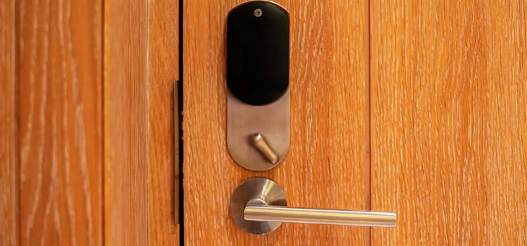 Automatic Locking Door Knob Carpinteria